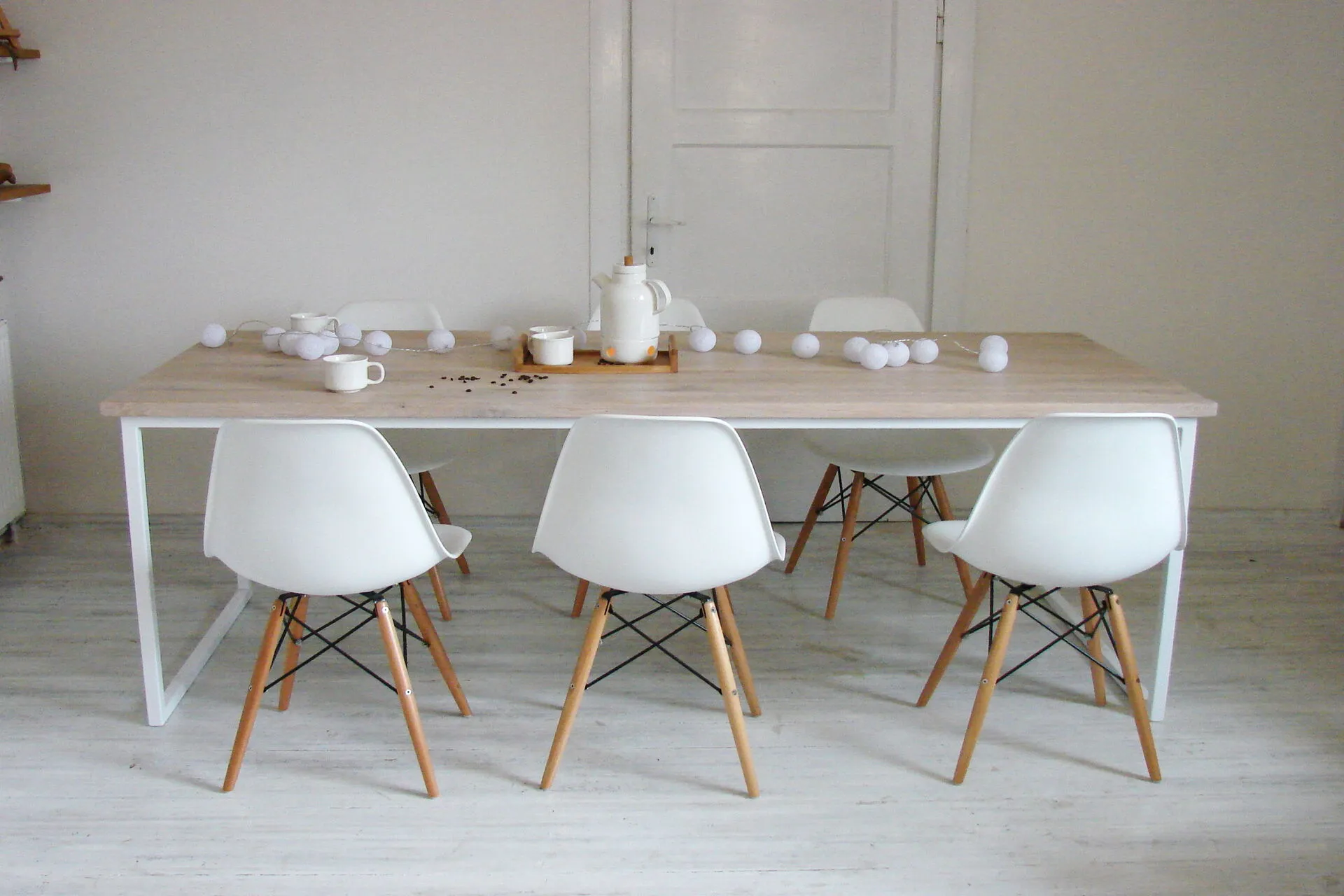 BASIC FEM table de salle à manger en bois de chêne blanchi