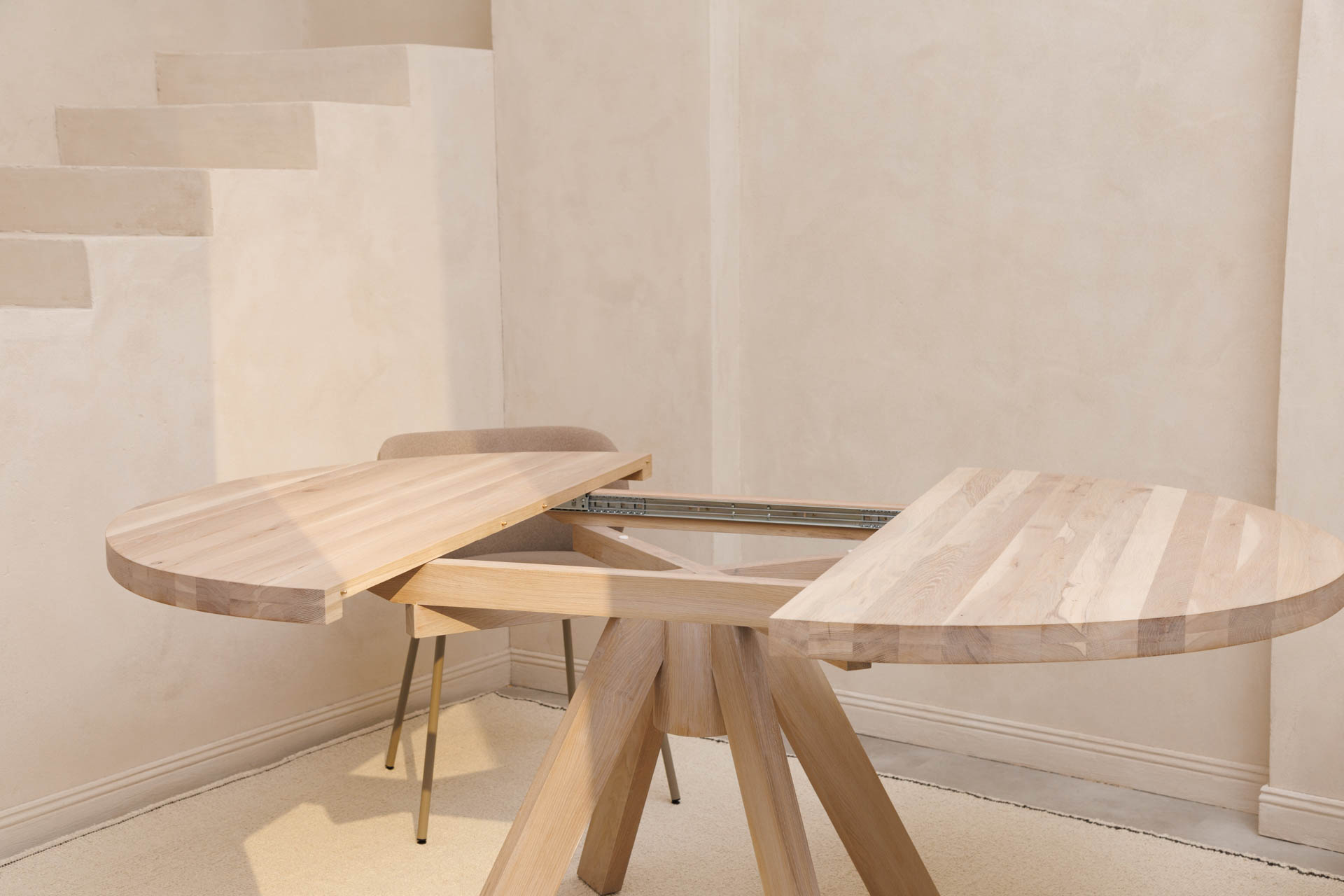 GRIND - Table à manger ronde en bois de chêne