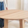 Table ronde en bois de chêne ORBIS